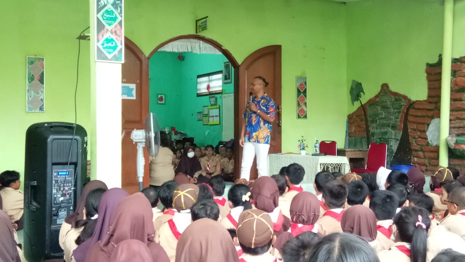 KETUPAT BETAWI : Ketemu Pemustaka Bareng Team Wisata Literasi Di SDN Kebon Kosong 15